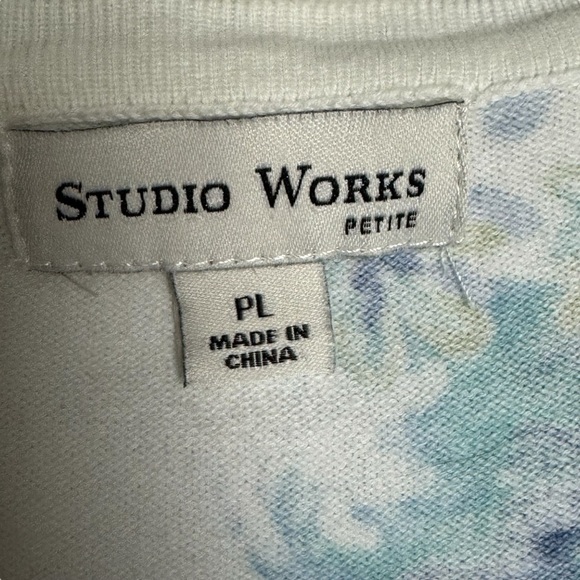 Studio Works blue floral lightweight button down cardigan size LP - Picture 4 of 5